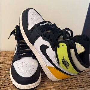 Nike Black and White Shoes with Yellow Highlights (6.5Y= 8 Women)